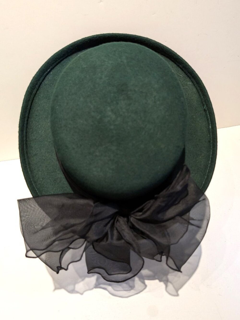 Green Arlin 100% wool hat with black bow